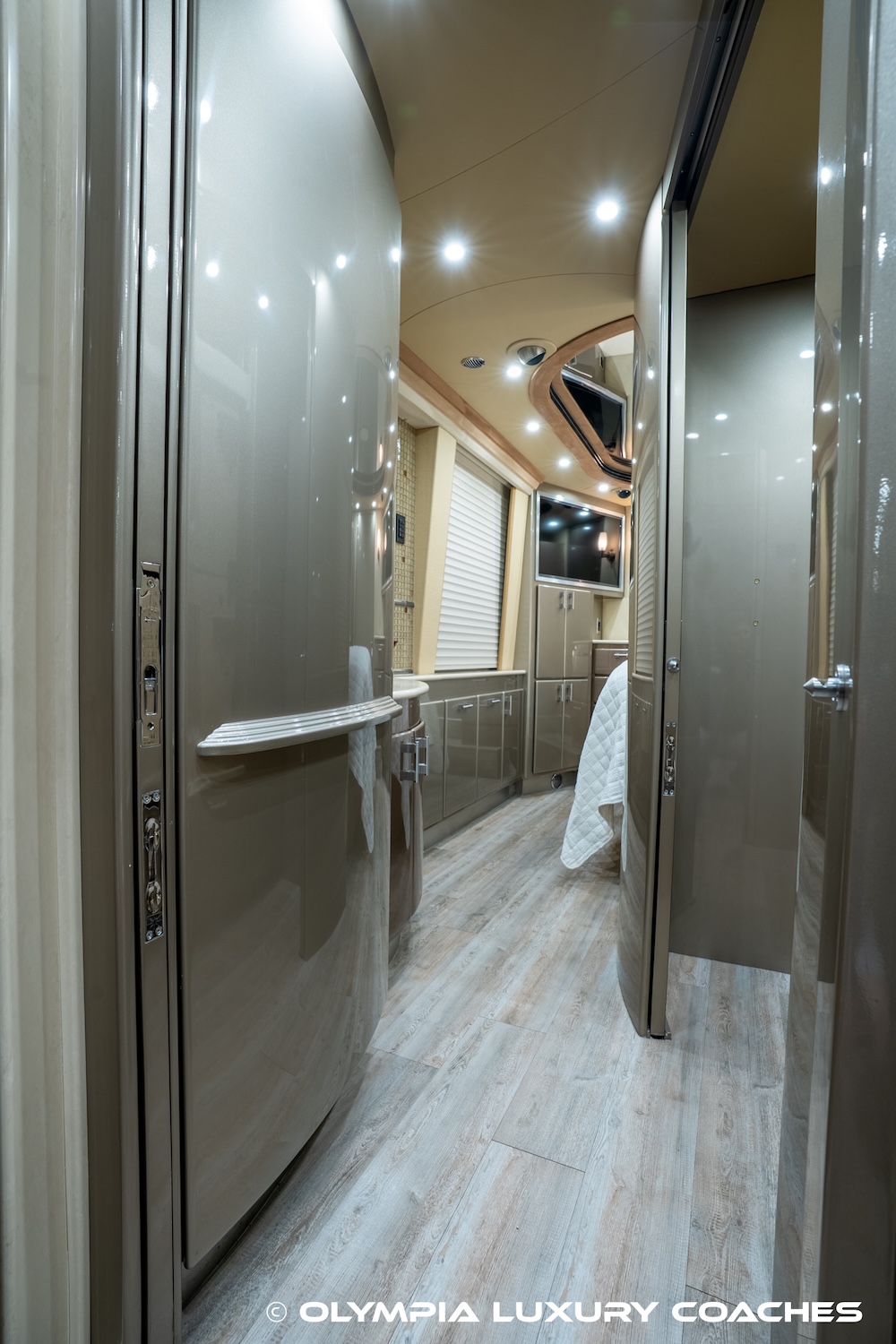 2006 Prevost Country Coach XLII For Sale