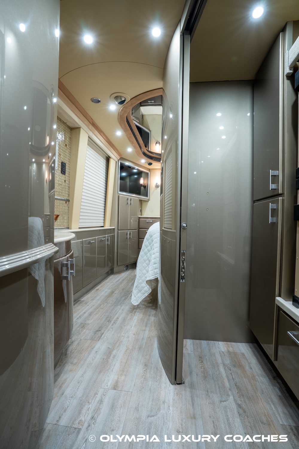2006 Prevost Country Coach XLII For Sale