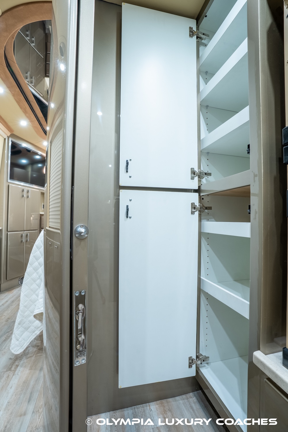 2006 Prevost Country Coach XLII For Sale