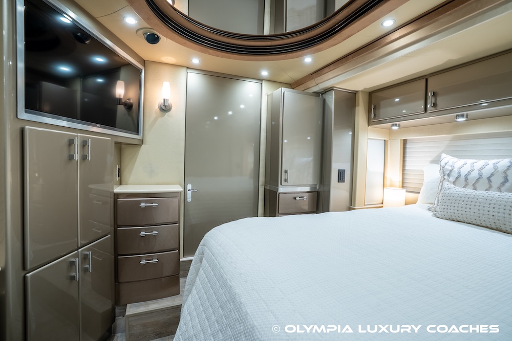 2006 Prevost Country Coach XLII For Sale