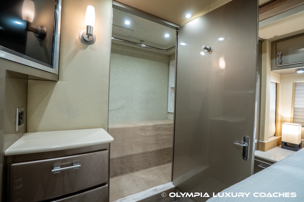 2006 Prevost Country Coach XLII For Sale