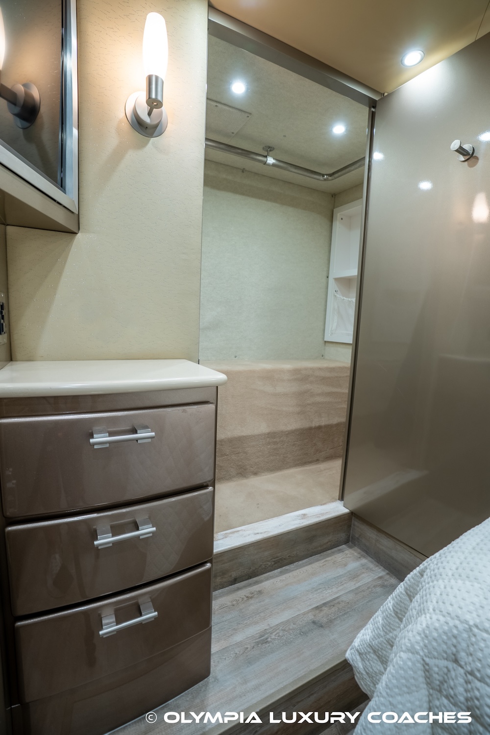 2006 Prevost Country Coach XLII For Sale