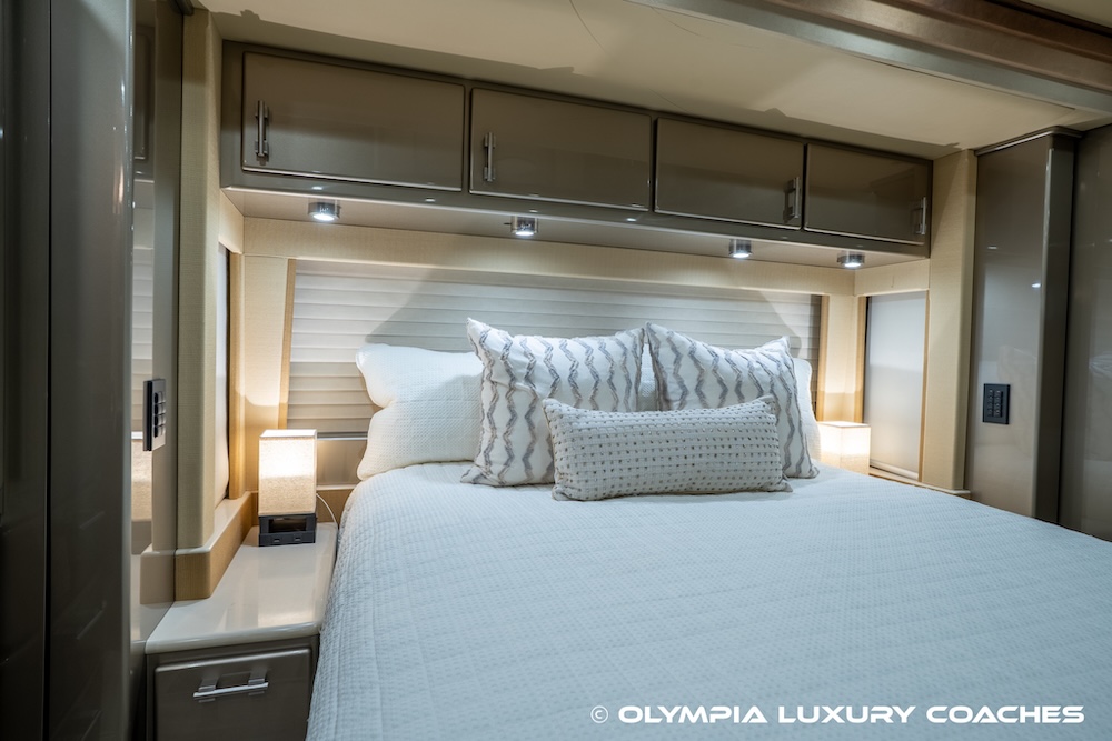 2006 Prevost Country Coach XLII For Sale