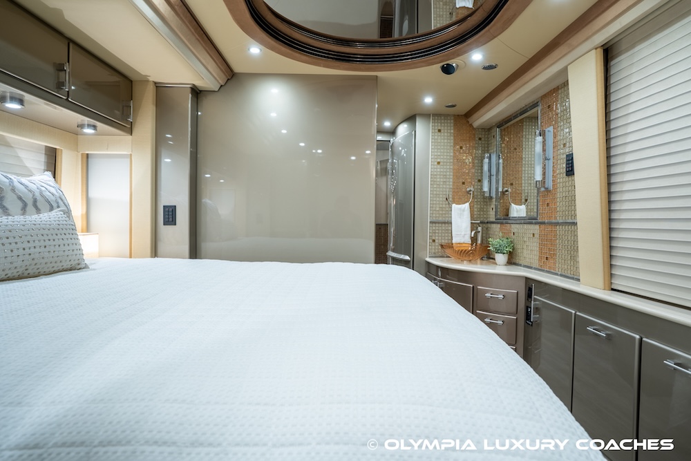 2006 Prevost Country Coach XLII For Sale
