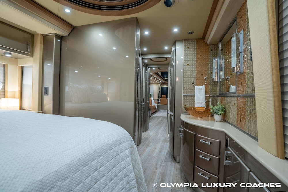 2006 Prevost Country Coach XLII For Sale