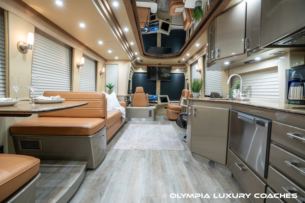 2006 Prevost Country Coach XLII For Sale