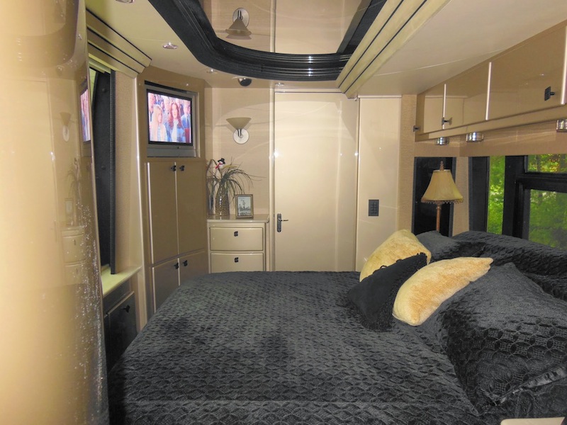 2006 Prevost Country Coach XLII For Sale