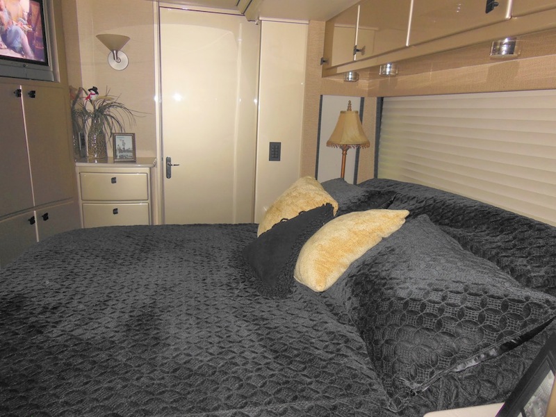 2006 Prevost Country Coach XLII For Sale