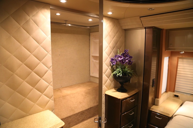 2006 Prevost Country Coach XLII For Sale