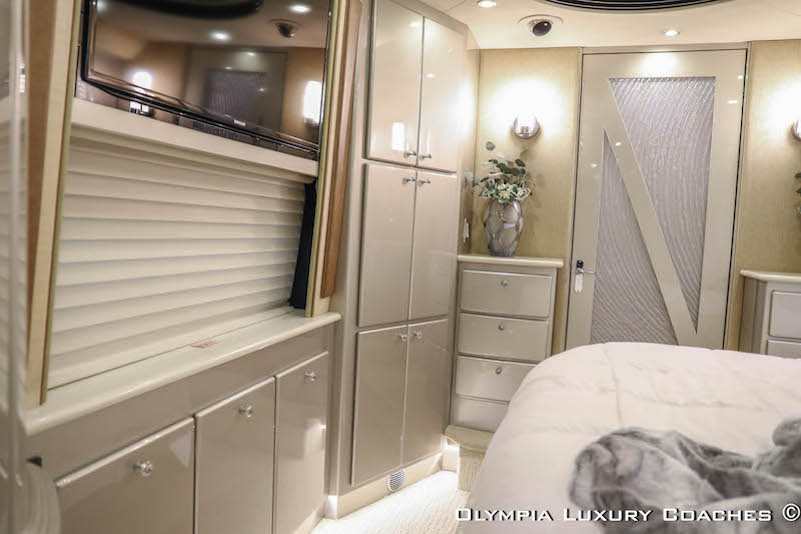 2006 Prevost Country Coach XLII For Sale