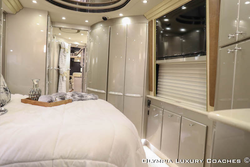 2006 Prevost Country Coach XLII For Sale