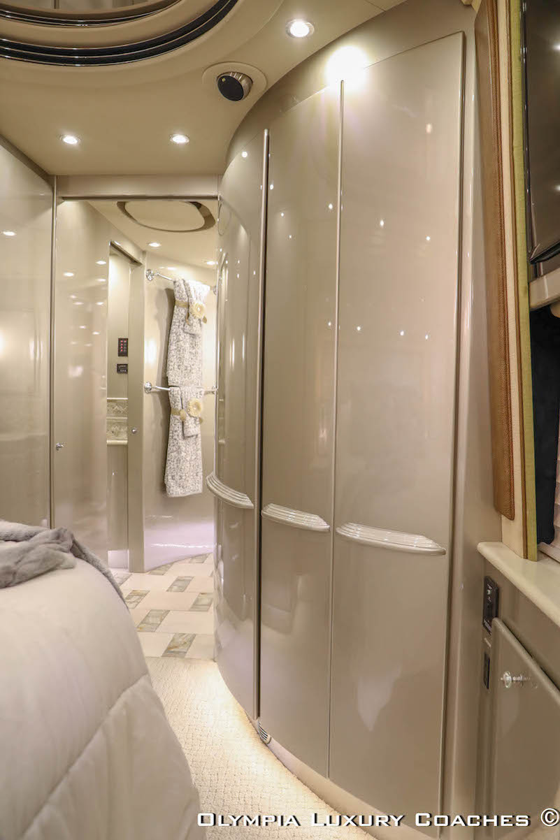 2006 Prevost Country Coach XLII For Sale