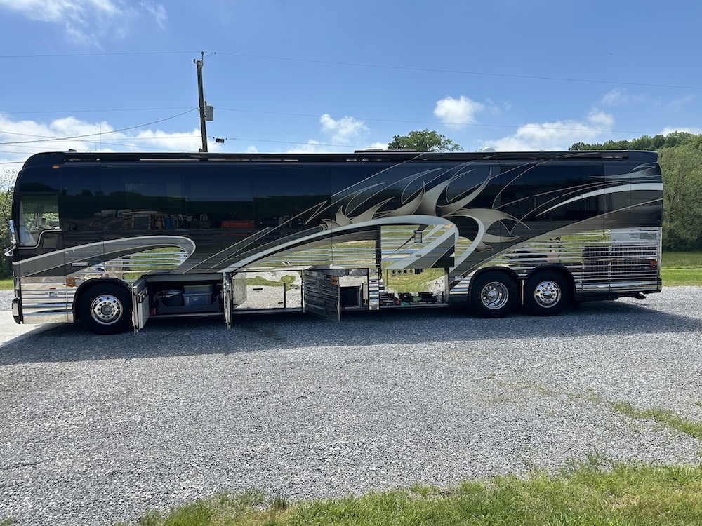 2006 Prevost COuntry Coach XLII For Sale