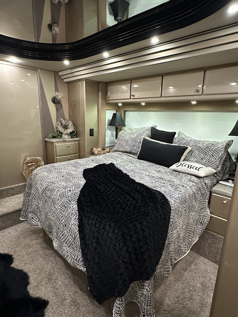 2006 Prevost COuntry Coach XLII For Sale
