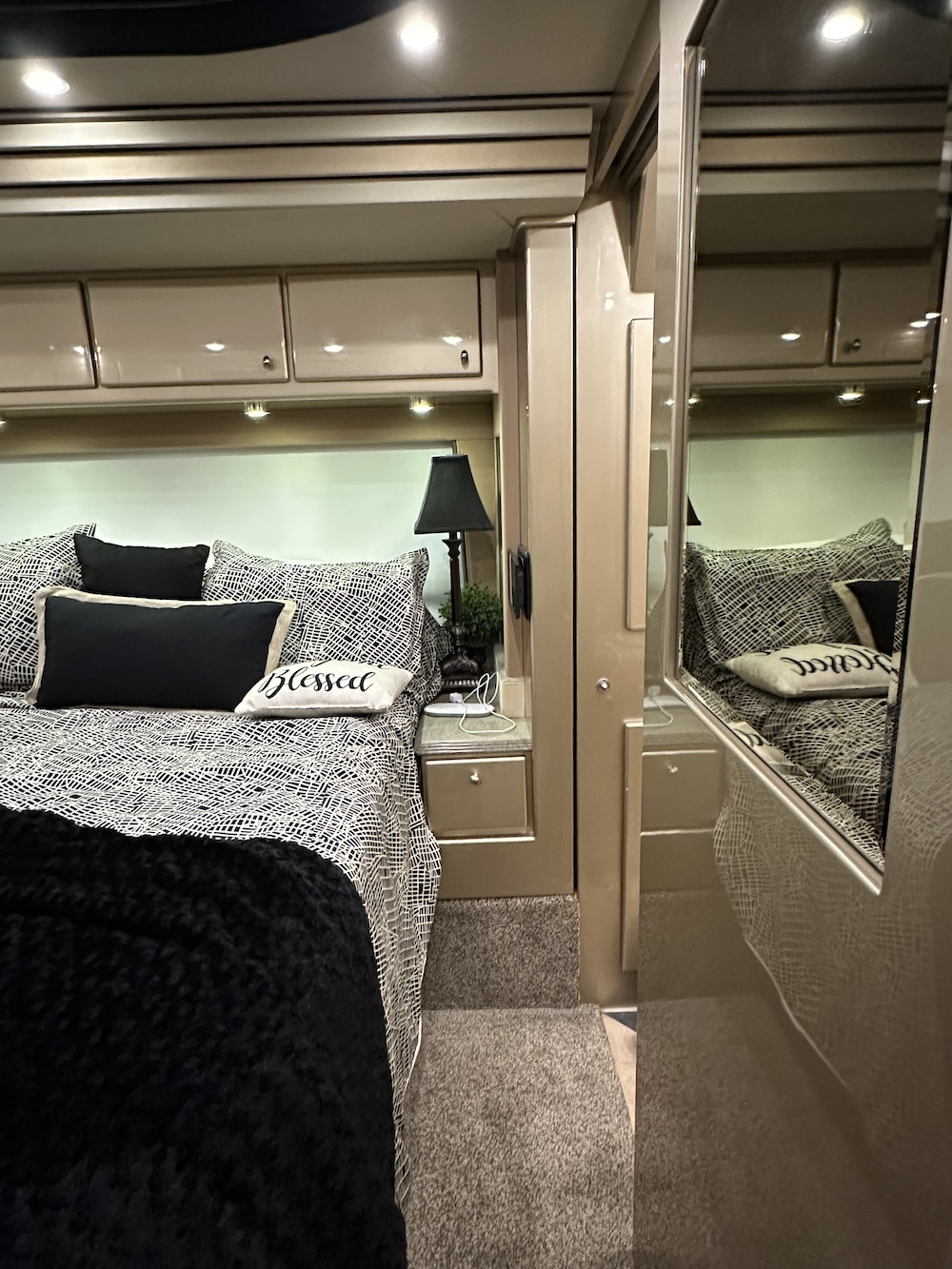 2006 Prevost COuntry Coach XLII For Sale