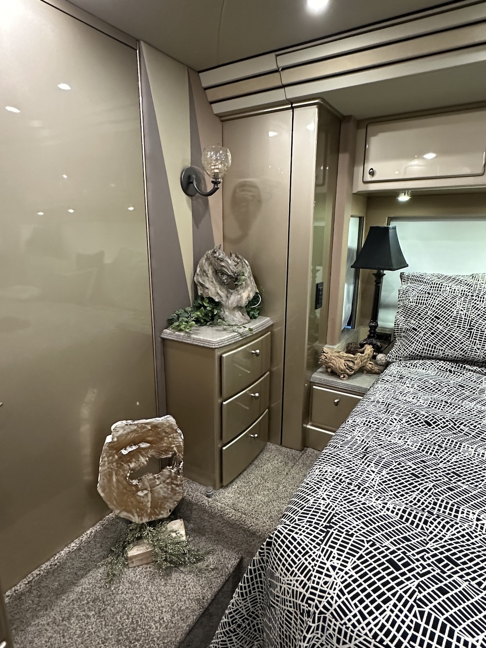 2006 Prevost COuntry Coach XLII For Sale