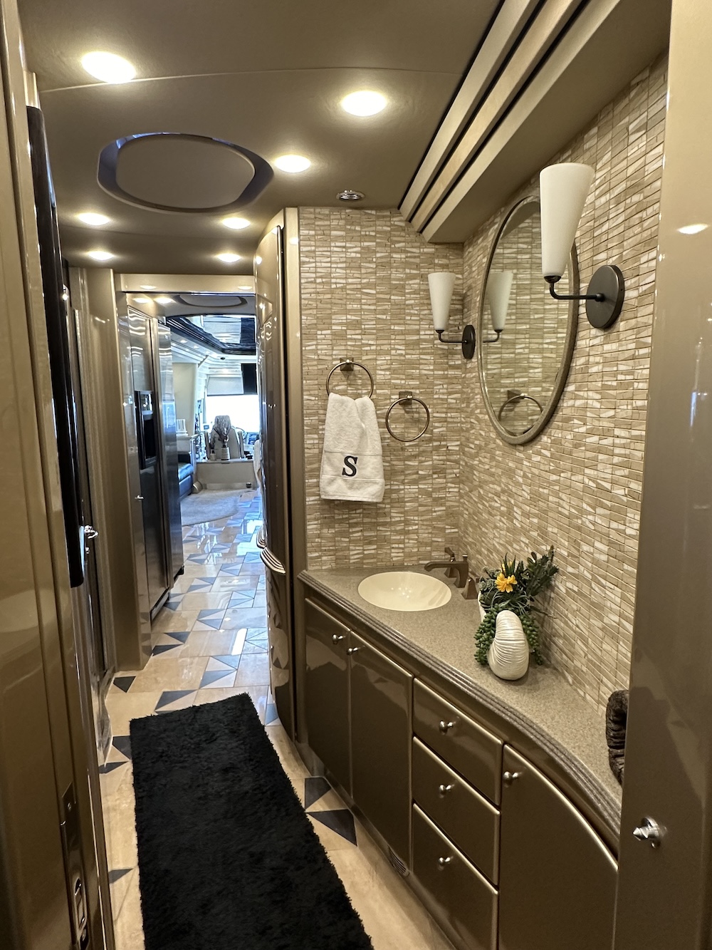 2006 Prevost COuntry Coach XLII For Sale