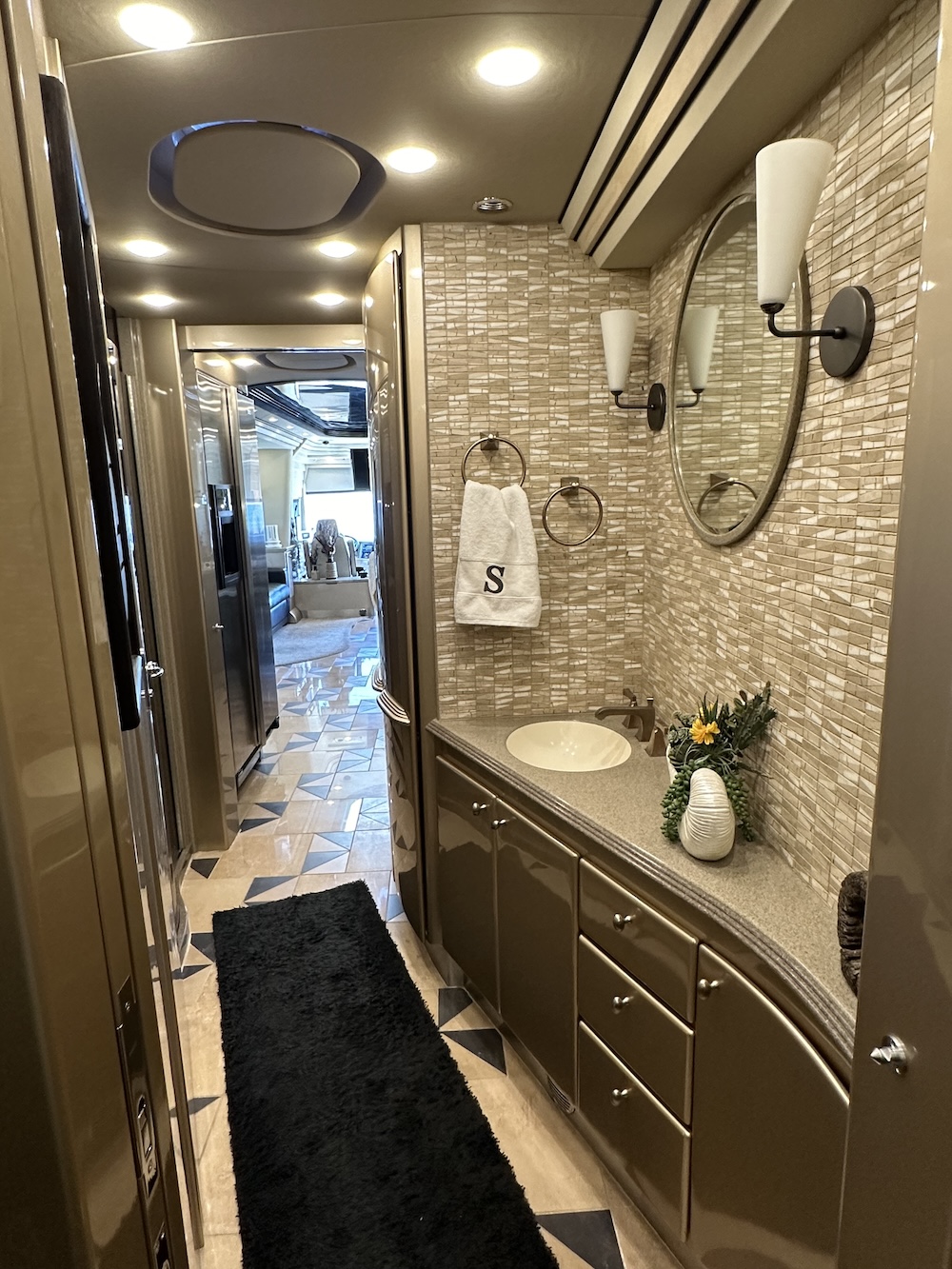 2006 Prevost COuntry Coach XLII For Sale