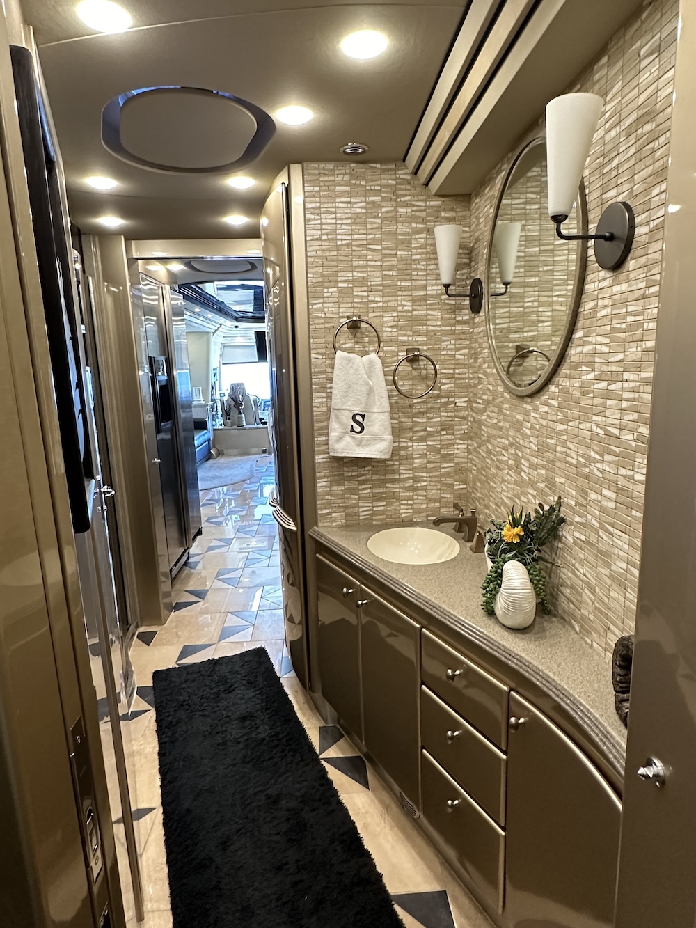 2006 Prevost COuntry Coach XLII For Sale