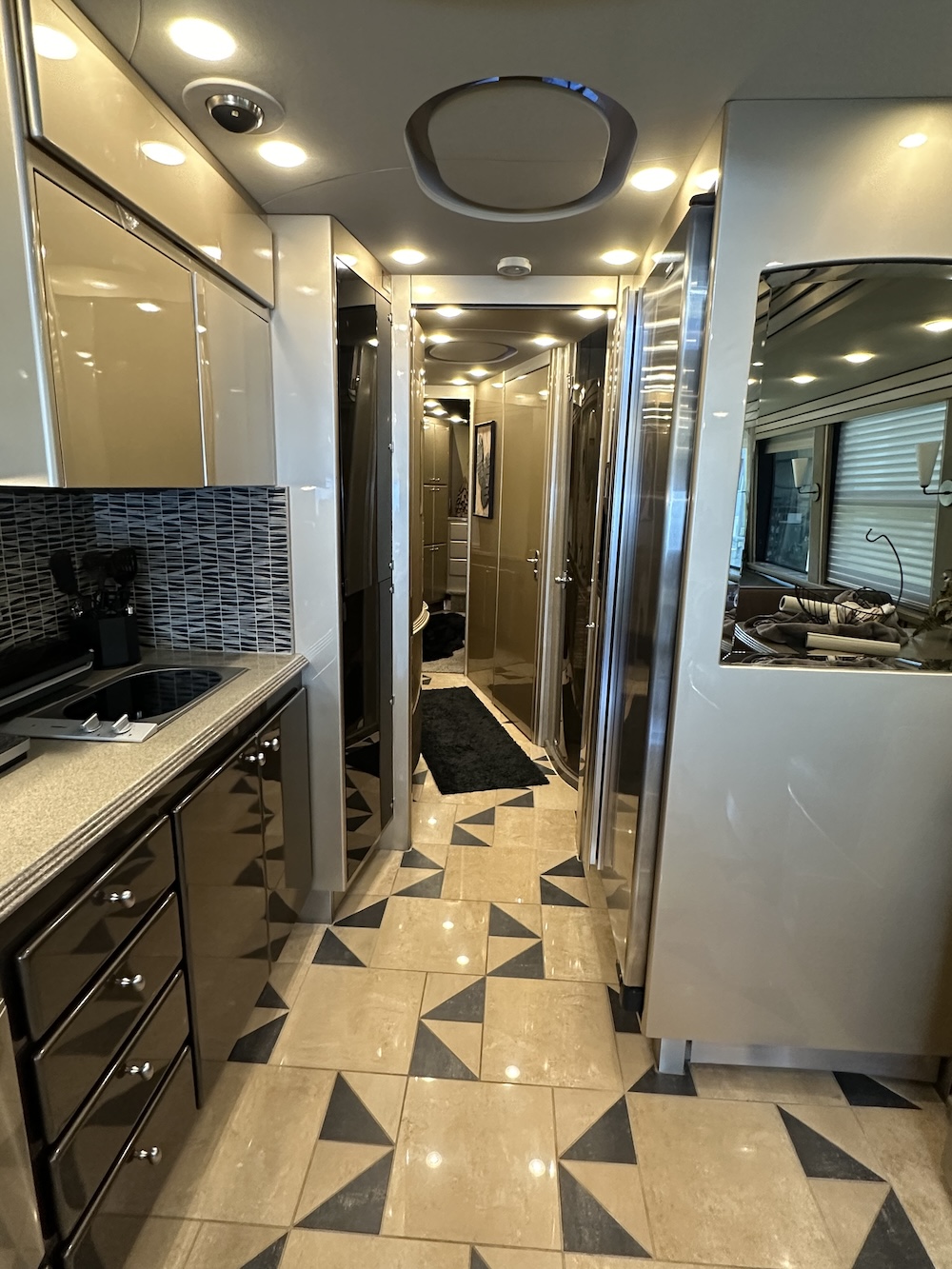 2006 Prevost COuntry Coach XLII For Sale