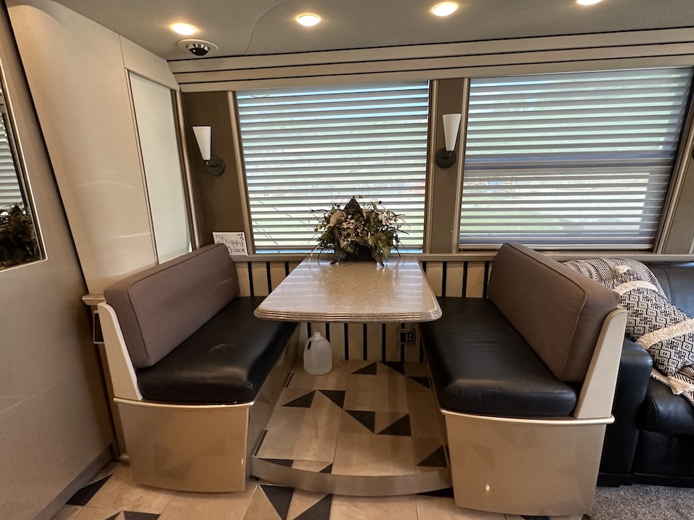 2006 Prevost COuntry Coach XLII For Sale