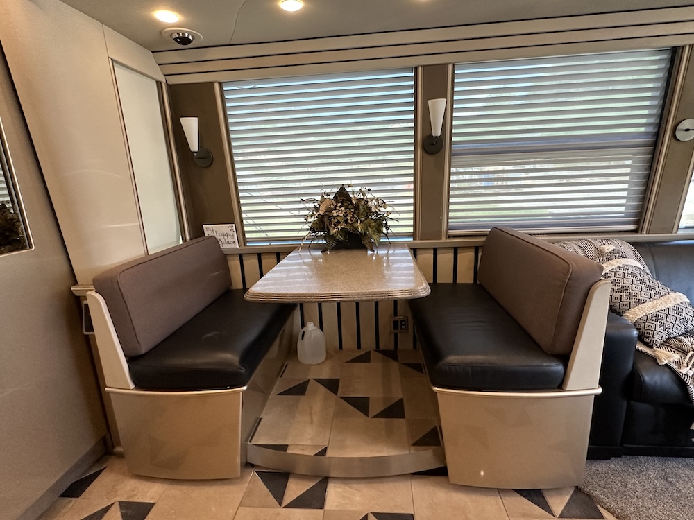 2006 Prevost COuntry Coach XLII For Sale
