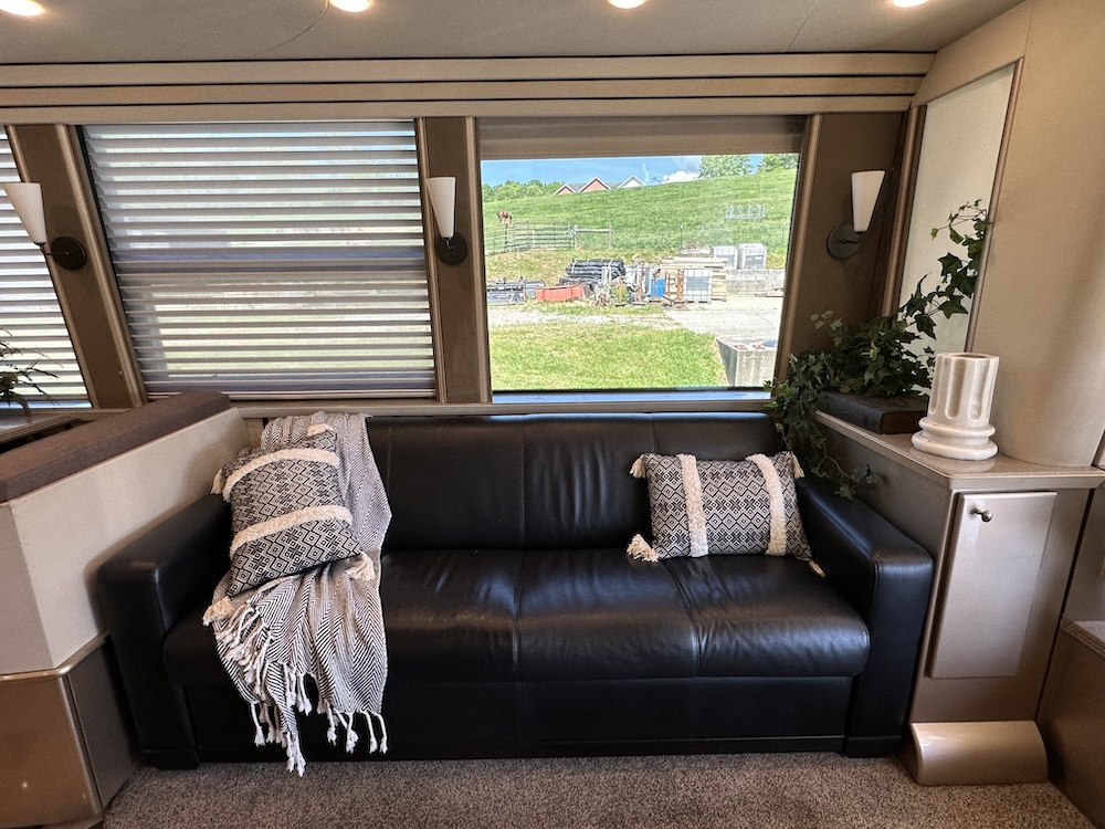 2006 Prevost COuntry Coach XLII For Sale