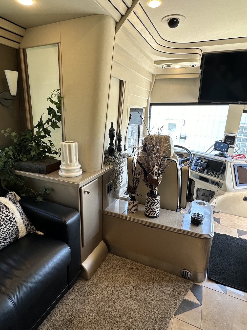2006 Prevost COuntry Coach XLII For Sale