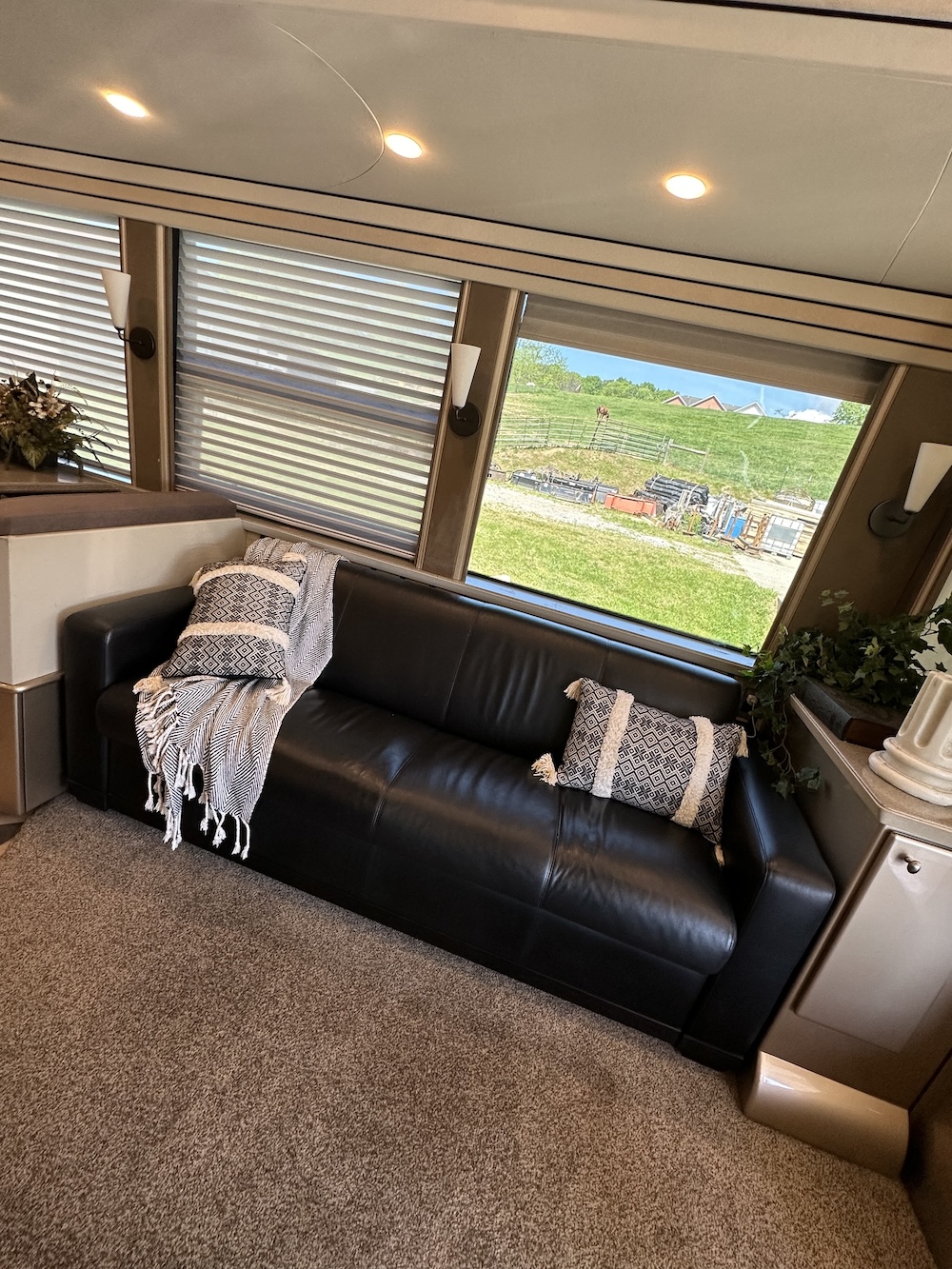 2006 Prevost COuntry Coach XLII For Sale
