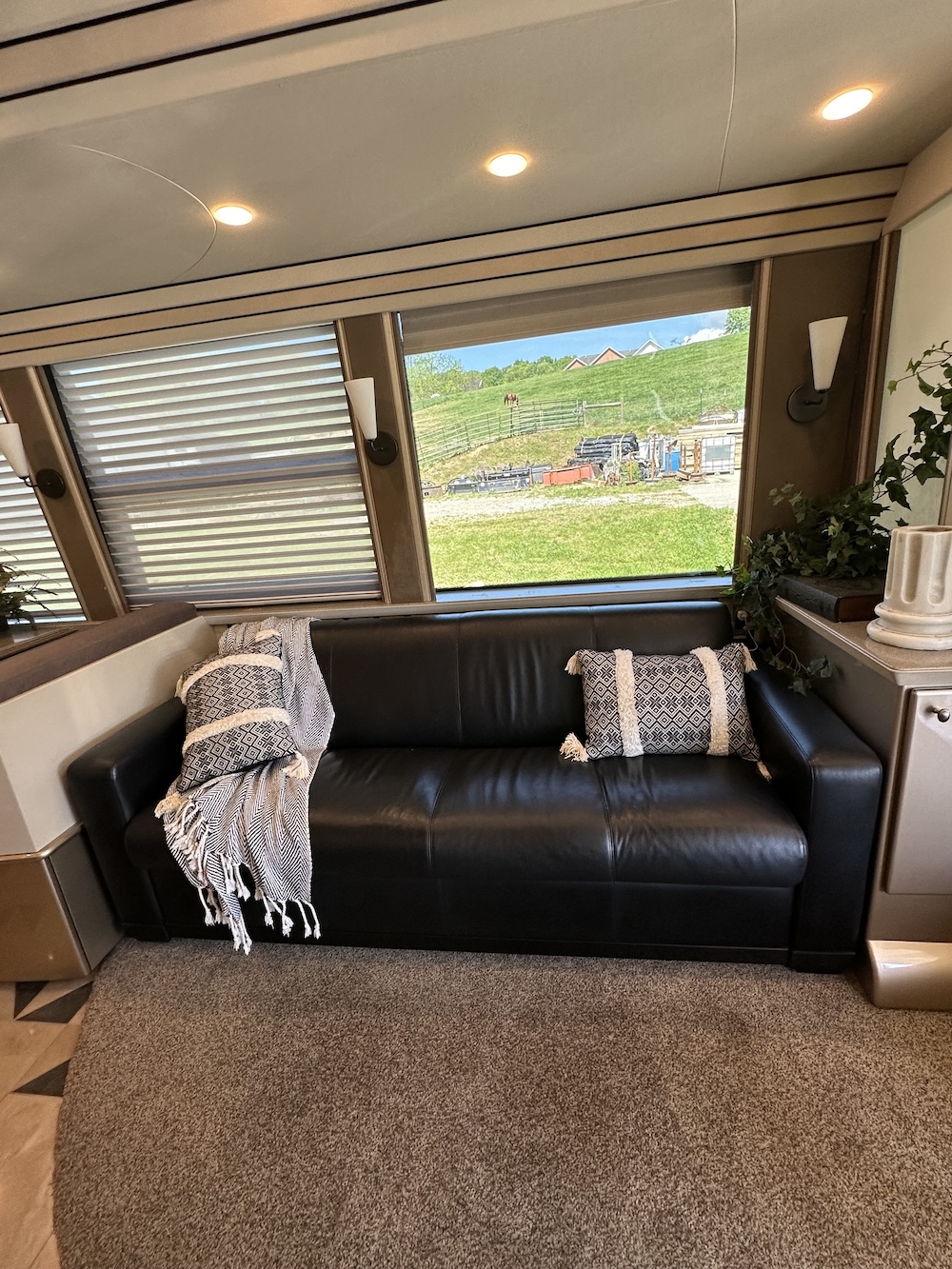2006 Prevost COuntry Coach XLII For Sale