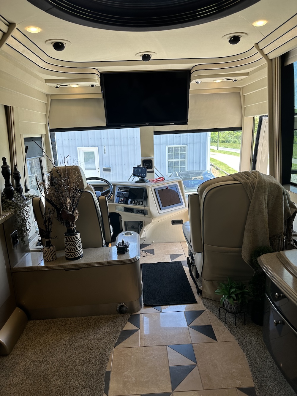 2006 Prevost COuntry Coach XLII For Sale