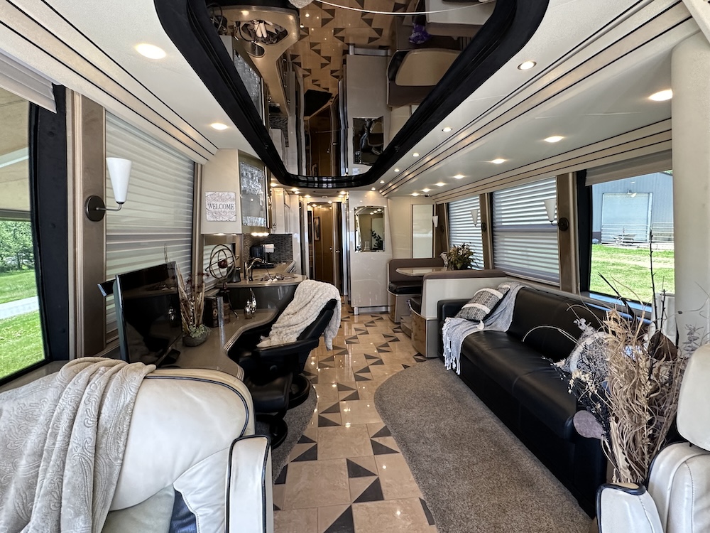 2006 Prevost COuntry Coach XLII For Sale