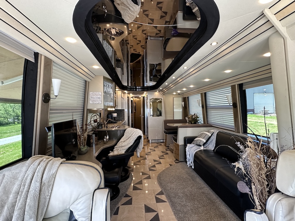2006 Prevost COuntry Coach XLII For Sale