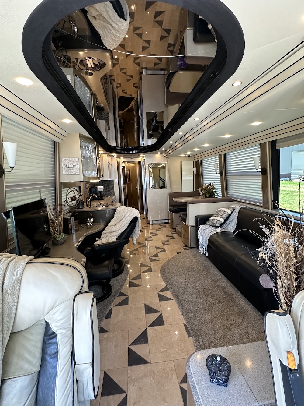2006 Prevost COuntry Coach XLII For Sale