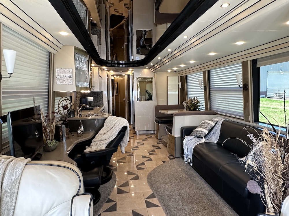 2006 Prevost COuntry Coach XLII For Sale