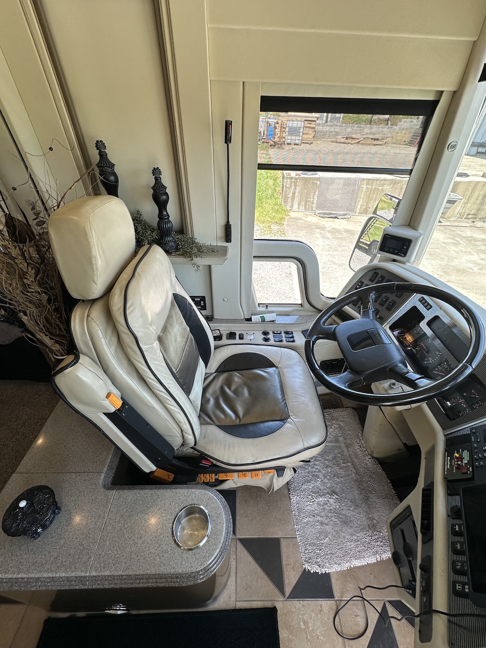 2006 Prevost COuntry Coach XLII For Sale
