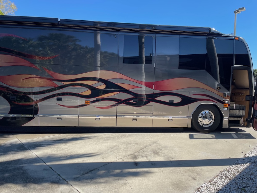 2006 Prevost Featherlite H3-45 For Sale