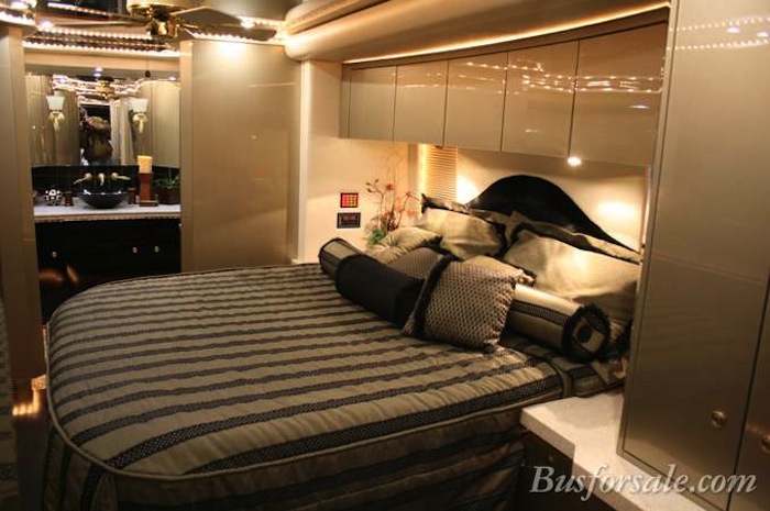 2006 Prevost Featherlite H3-45 For Sale