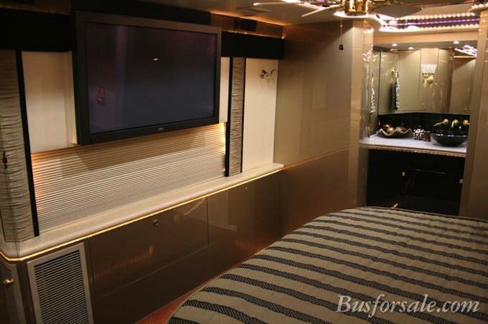 2006 Prevost Featherlite H3-45 For Sale