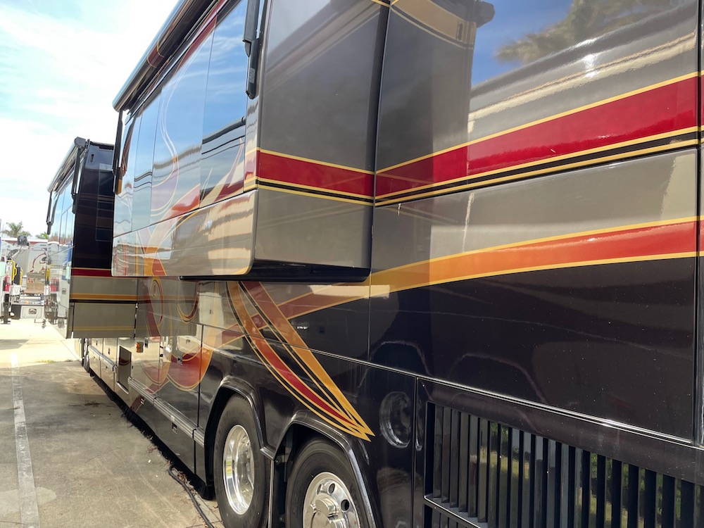 2006 Prevost Featherlite H3-45 For Sale