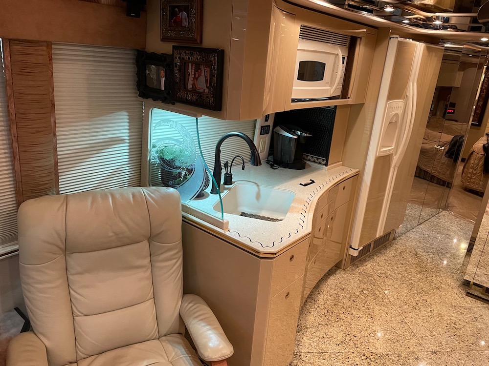 2006 Prevost Featherlite H3-45 For Sale