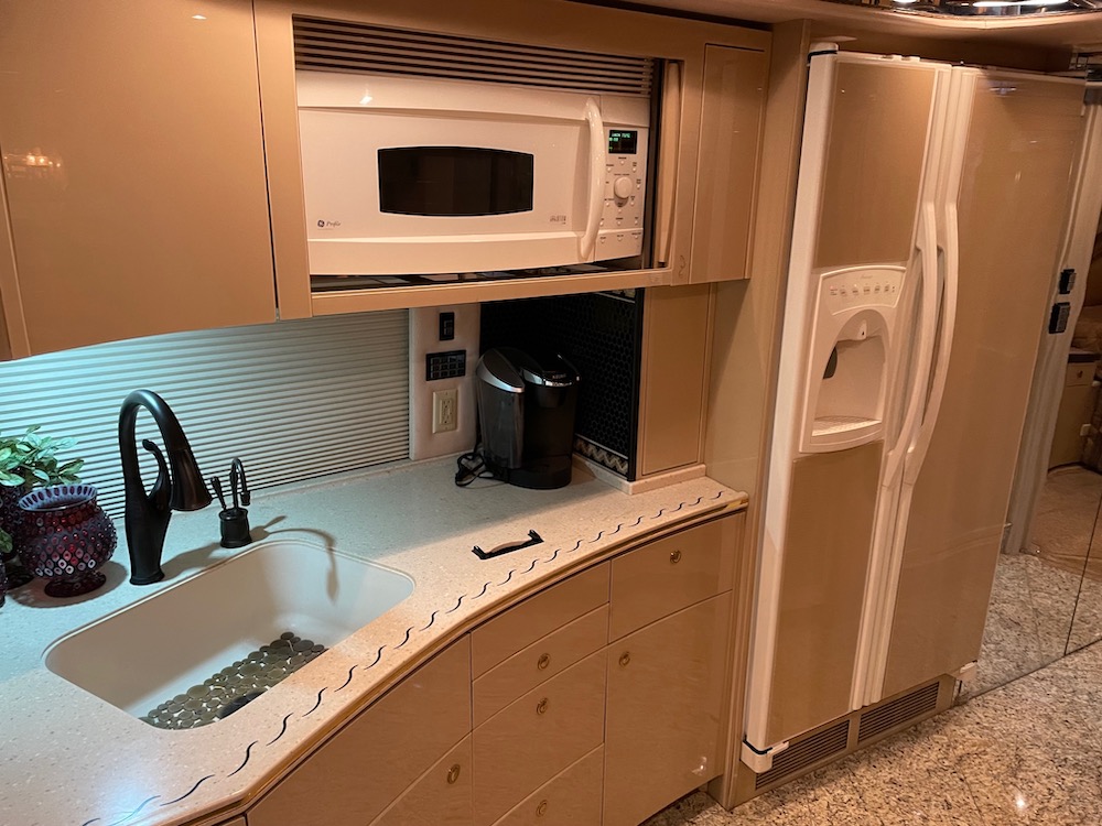 2006 Prevost Featherlite H3-45 For Sale