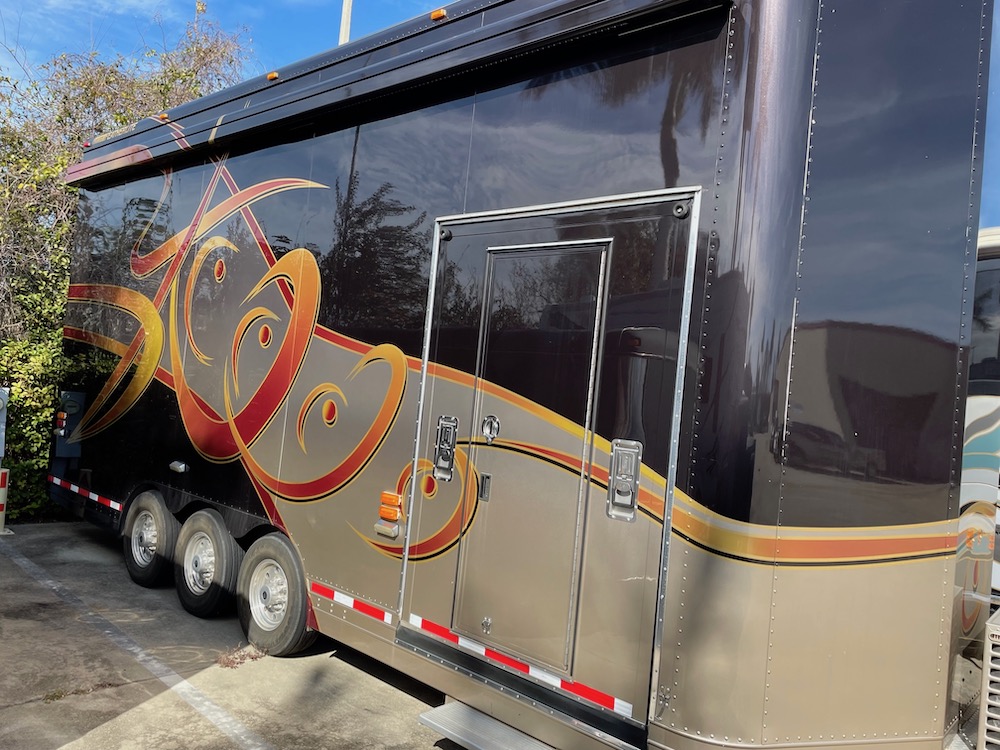 2006 Prevost Featherlite H3-45 For Sale