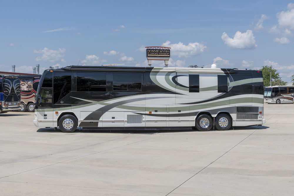 2006 Prevost Featherlite H3-45 For Sale