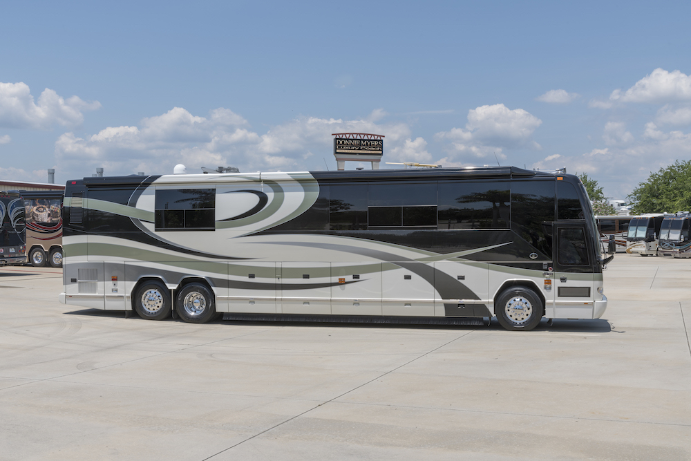 2006 Prevost Featherlite H3-45 For Sale