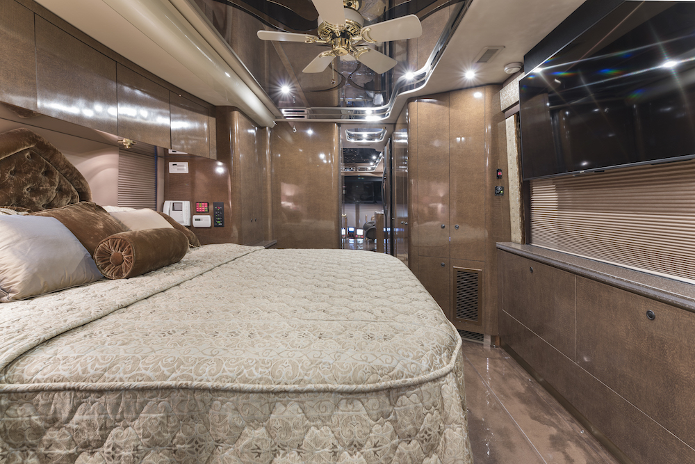 2006 Prevost Featherlite H3-45 For Sale