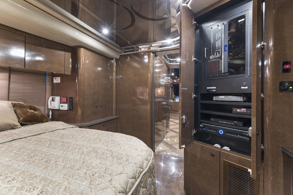 2006 Prevost Featherlite H3-45 For Sale