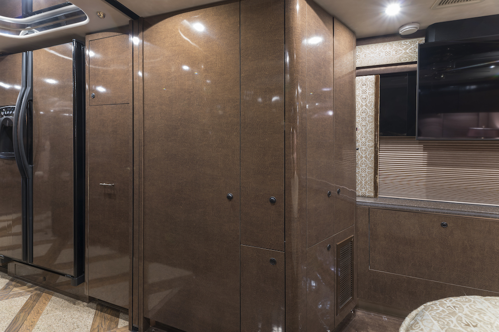 2006 Prevost Featherlite H3-45 For Sale