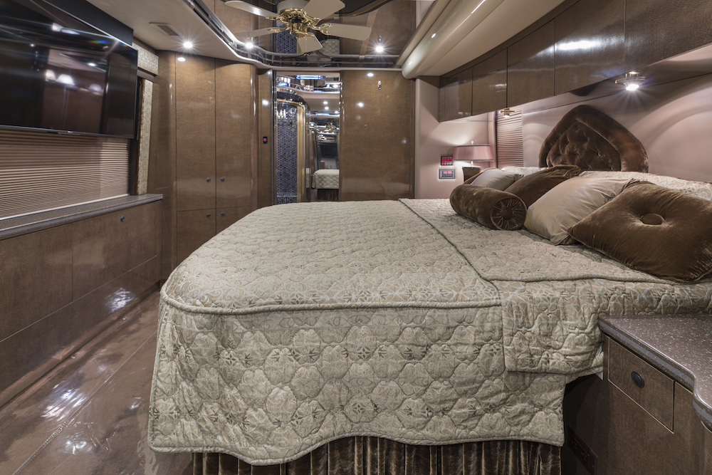 2006 Prevost Featherlite H3-45 For Sale