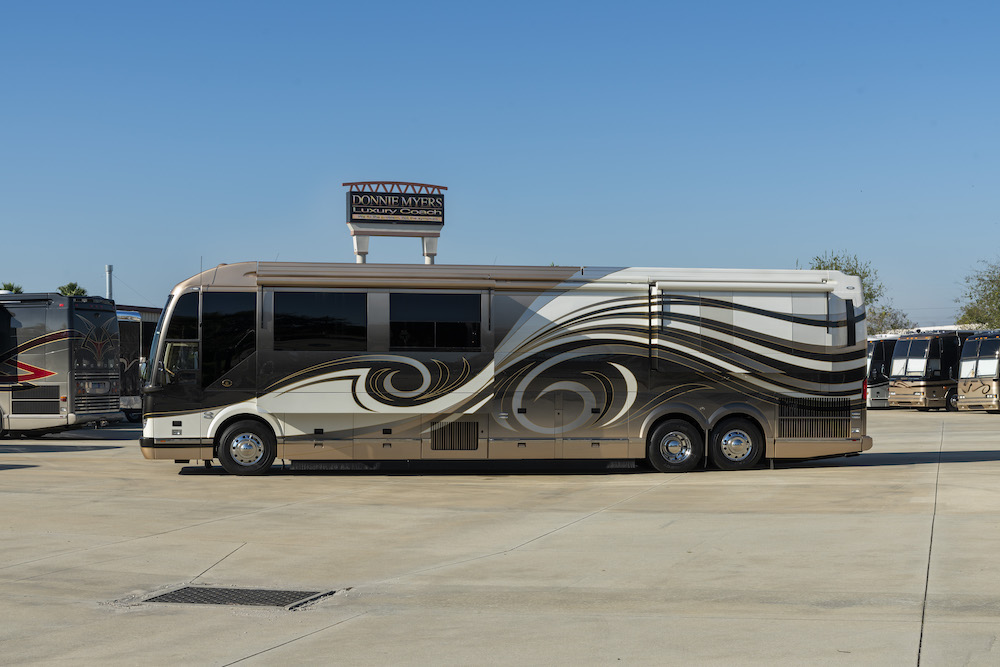 2006 Prevost Featherlite H3-45 For Sale